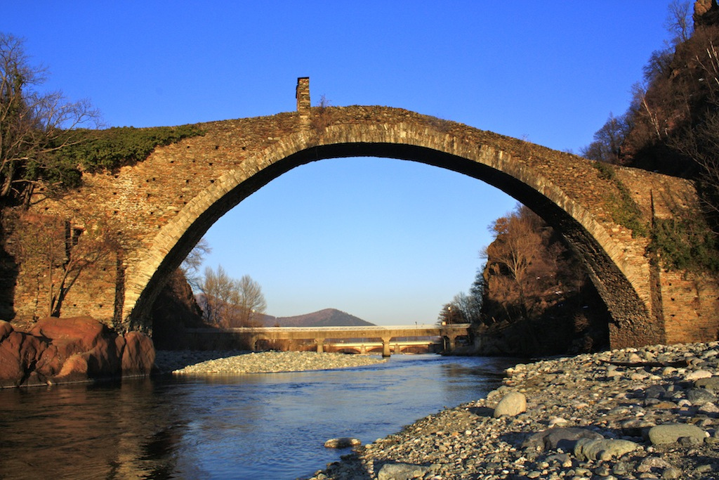 Ponte_del_Diavolo,_Valli_di_Lanzo,_Lanzo_Torinese1.jpg